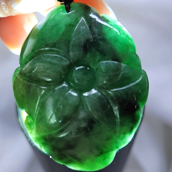 Certified Genuine Hand Carved Flower Jadeite Pendant Necklace NWT - Picture 8 of 11